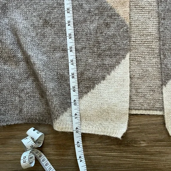 Sincerely Jules Long Open-Front Geometric Cardigan in Cream, Tan, and Gray - Picture 7 of 9